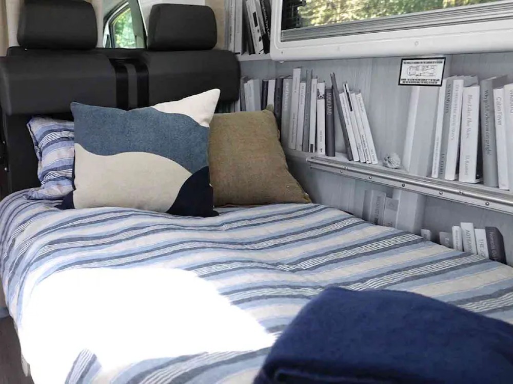 6-Berth Motorhome - image 7