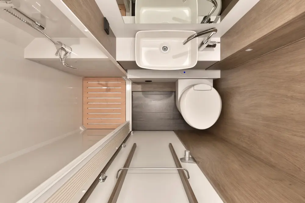 5 Berth Motorhome - image 17