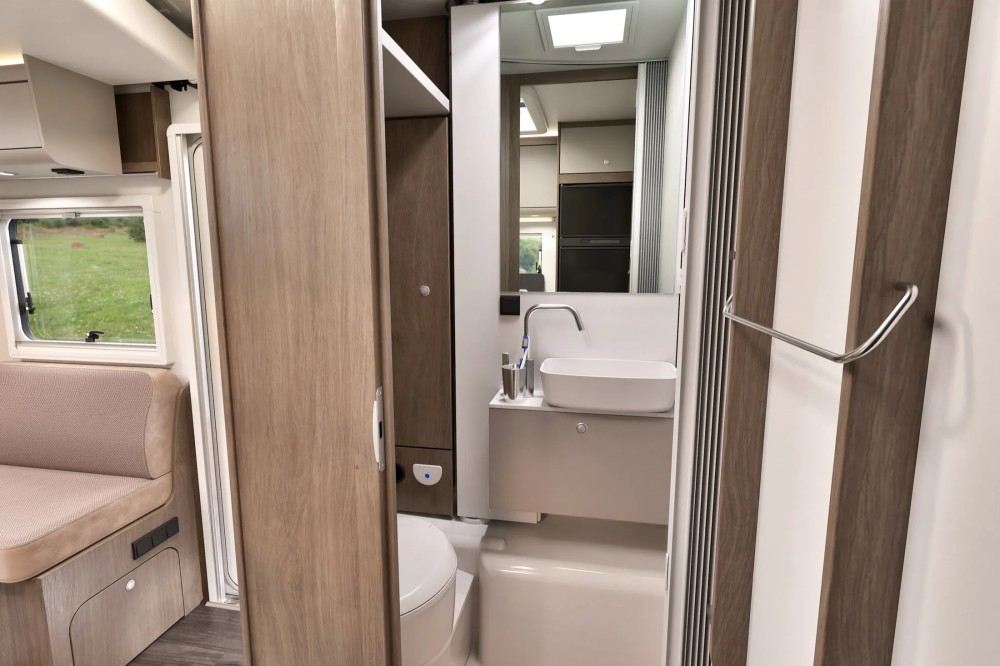 4 Berth Motorhome - image 13