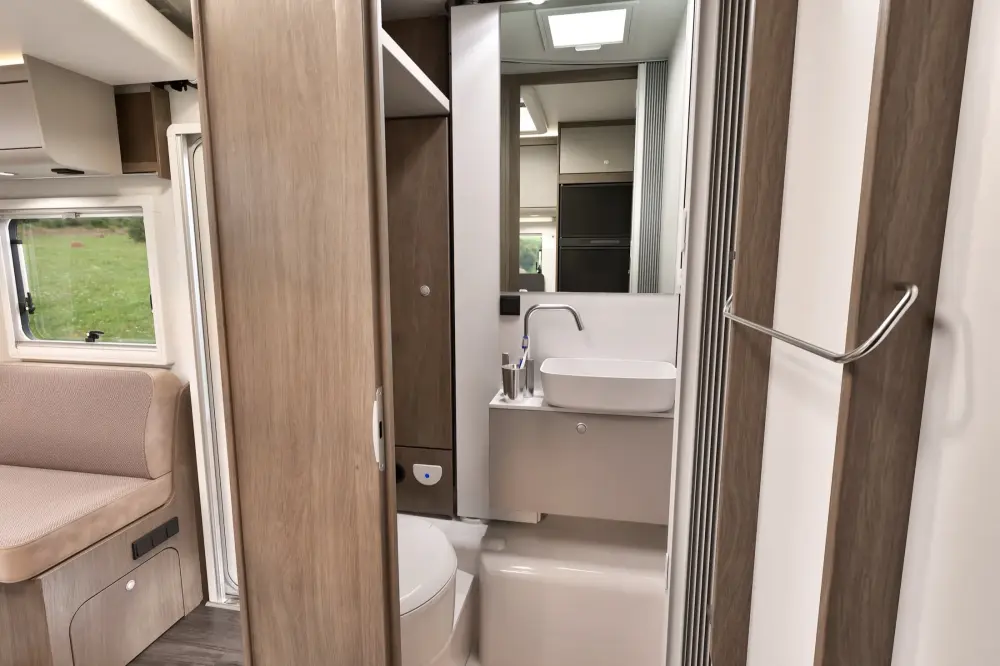 4 Berth Motorhome - image 10