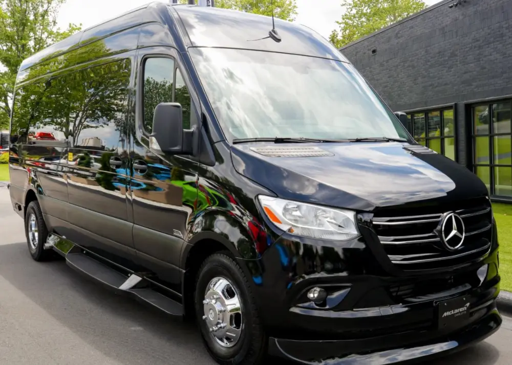 2024 MERCEDES 10 PASSENGER WITH BATHROOM - image 2