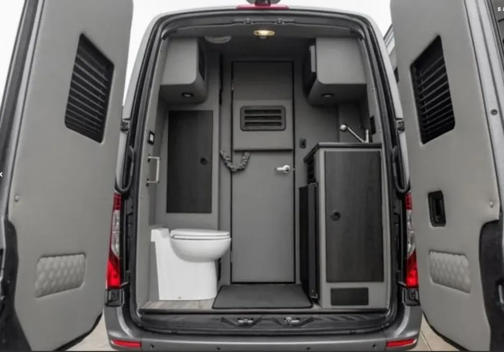 2024 MERCEDES 10 PASSENGER WITH BATHROOM - image 8