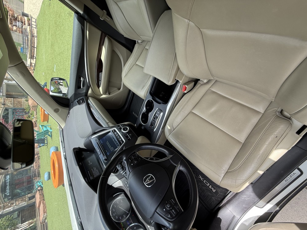 Acura MDX - image 12