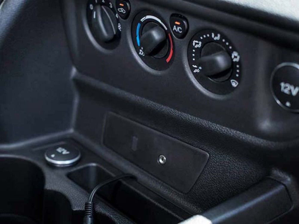 Ford Transit (15 Person) - image 7