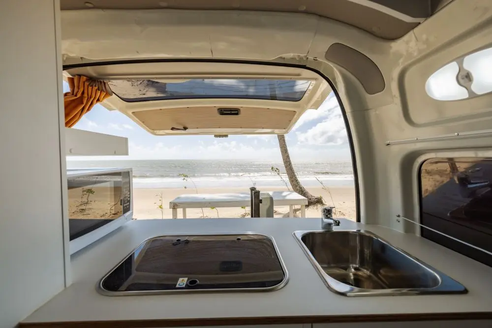 Deluxe 4 Person shower/toilet Campervan - image 10