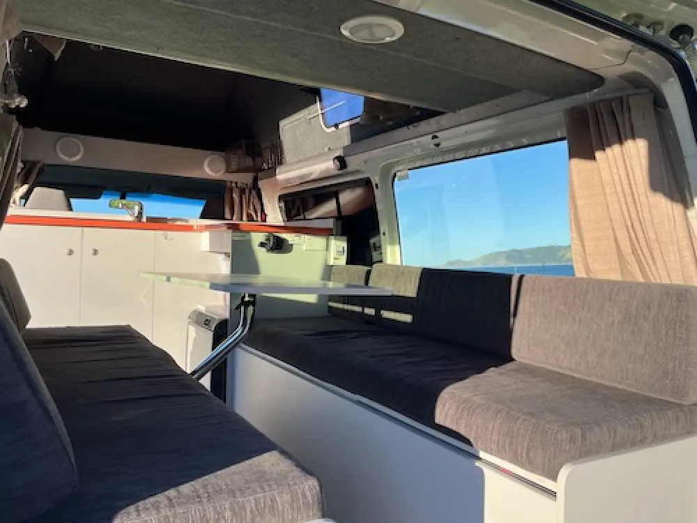 High Roof Hiace - image 4