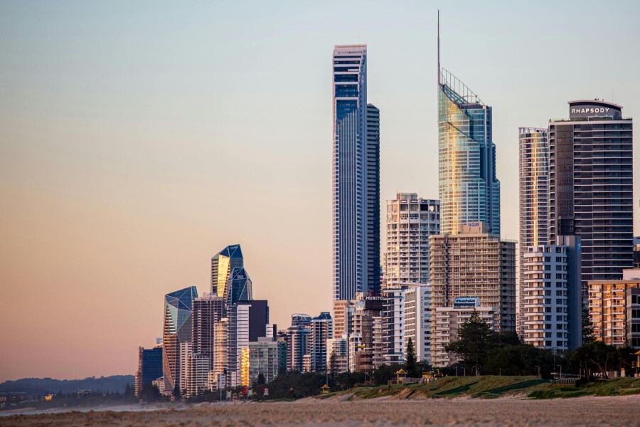 Explore Queensland on a budget with $1/day campervan relocations from Imoova. Visit tourist destinations like the Whitsundays and Great Barrier Reef affordably.