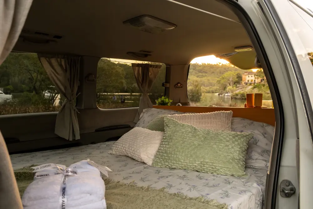 Sun Chaser 2 Berth - image 11