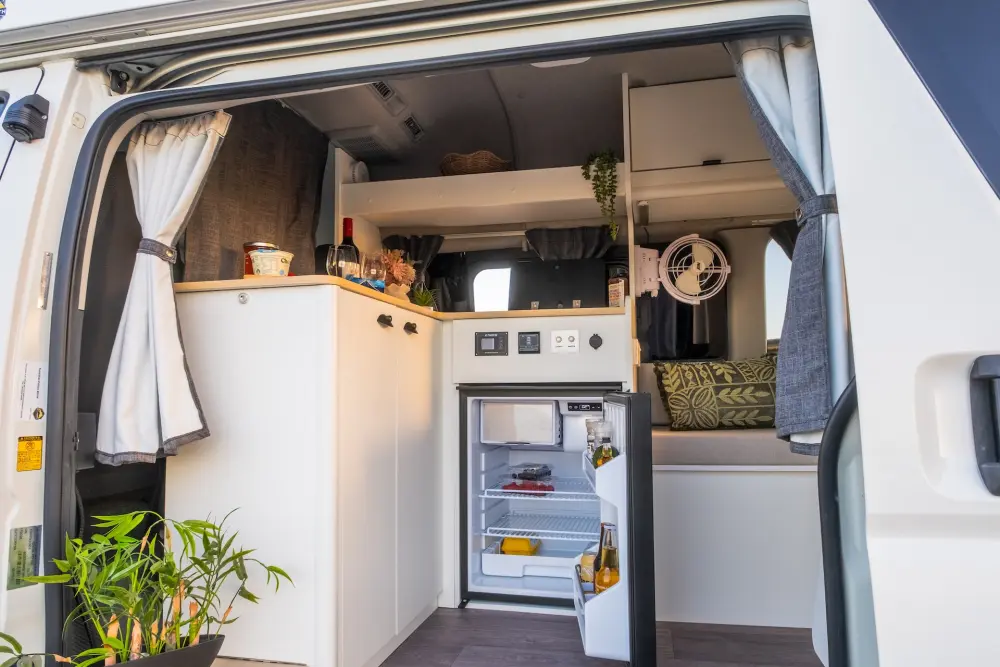 Coast Hopper 3 Berth - image 5