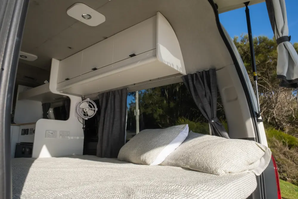 Coast Hopper 3 Berth - image 9