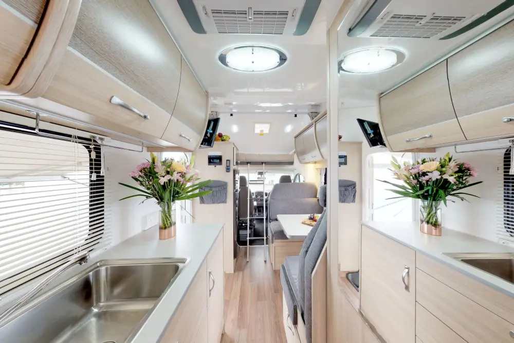 6 Berth Motorhome - image 6