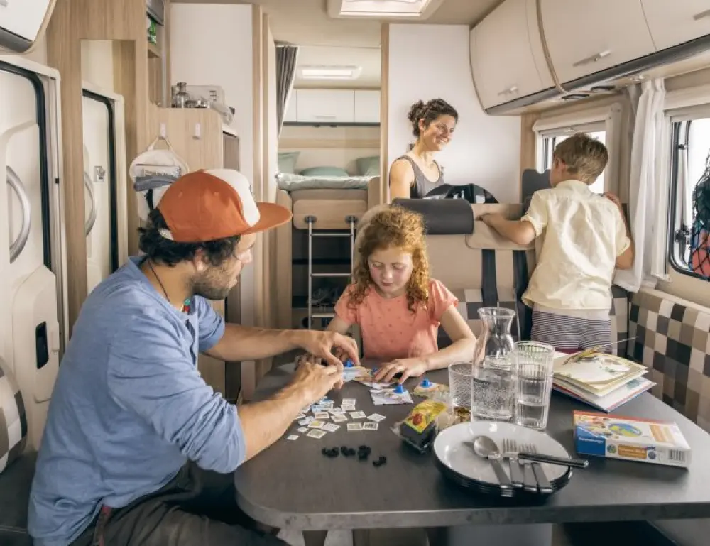 Overcab Motorhome - image 4