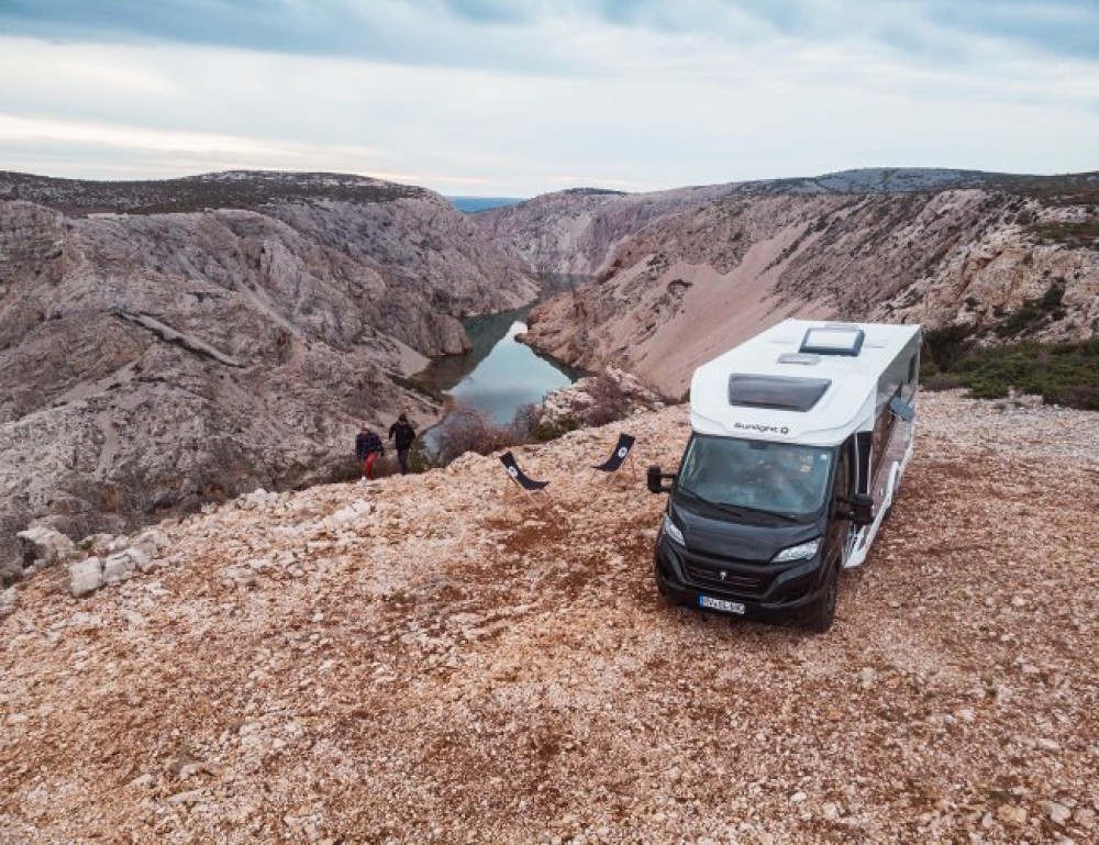 2 Berth Semi Integrated Motorhome - image 9