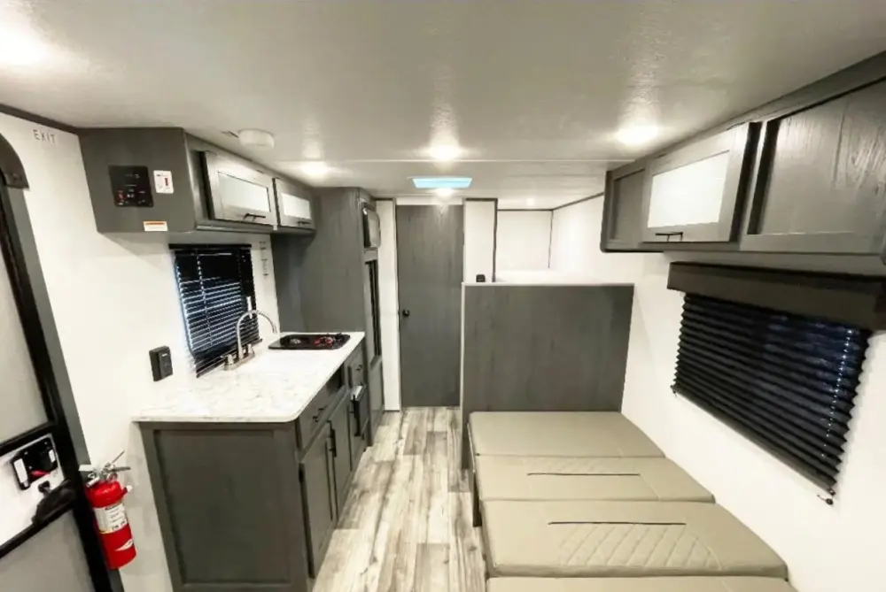 Dutchmen Trailer - image 7