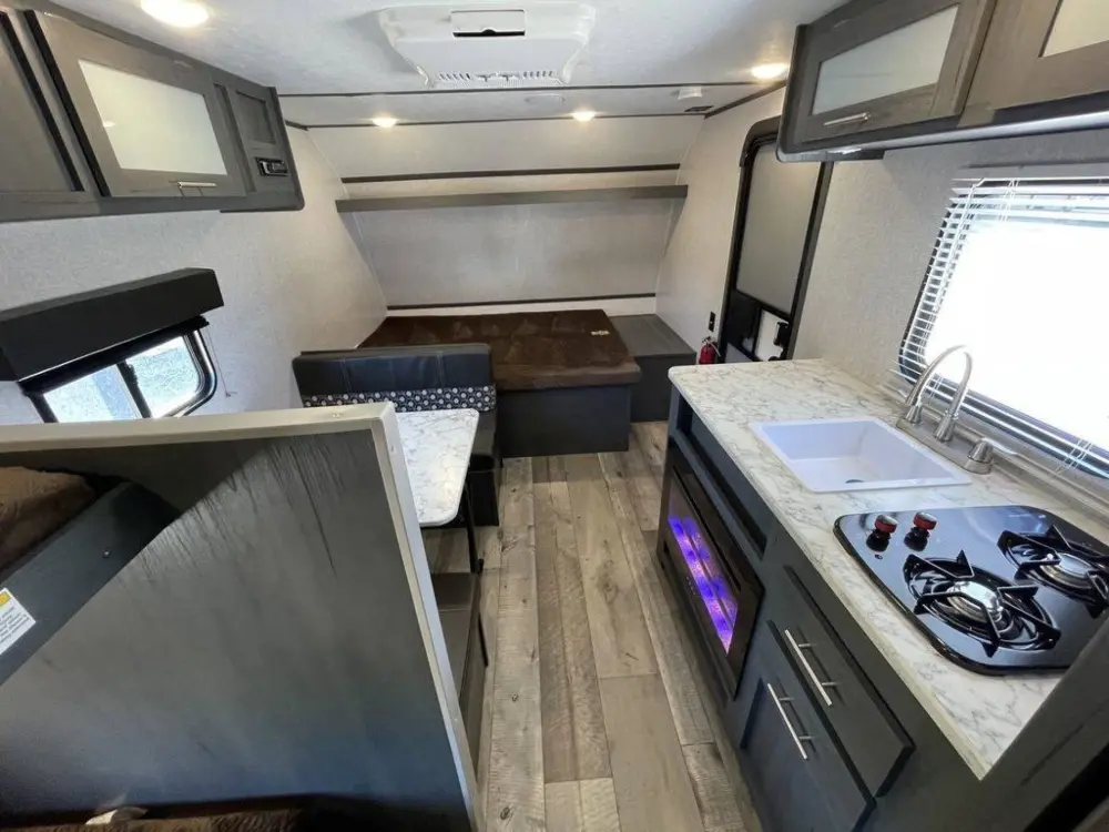Dutchmen Trailer - image 8