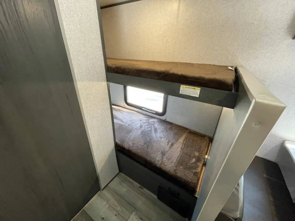 Dutchmen Trailer - image 9
